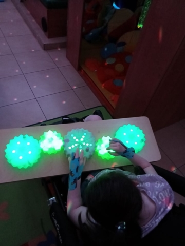 222412154_501599350939862_2895041798560039106_n (600×800) NIE JESTEŚ SAM - SALA DOŚWIADCZANA ŚWIATA