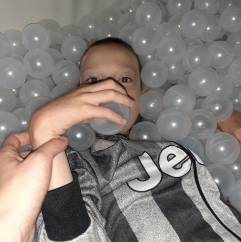240781784_273058470970045_5452325063239044628_n (720×724) NIE JESTEŚ SAM - SALA DOŚWIADCZANA ŚWIATA