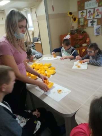 ZABAWY DYNIĄ