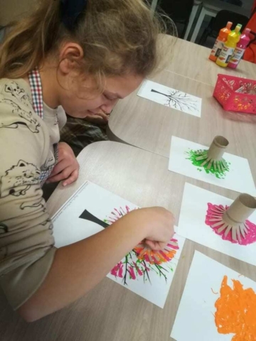 jesienne drzewka i unikatowe szklaneczki